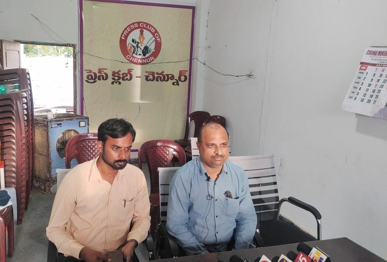 అక్రమ ఇసుక రవాణా చేస్తే  ఎంతటి వారి కైనా  కఠిన చర్యలు తప్పవు 